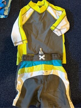 Toddler boys 3T swim trunks & rash guard